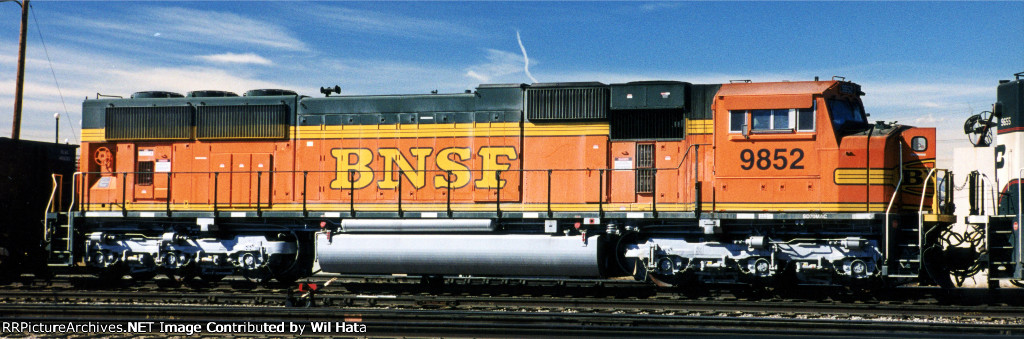 BNSF SD70MAC 9852